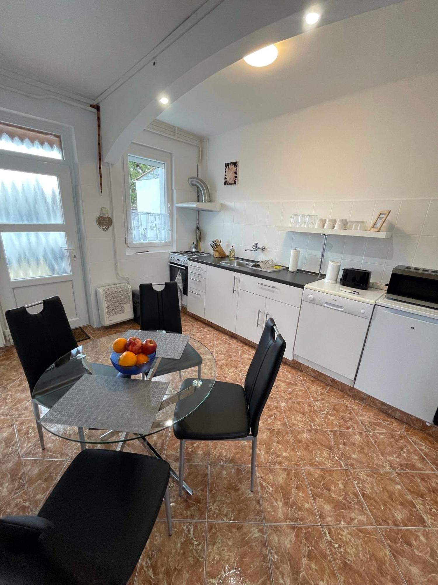 Var-Lak Apartman Balatonfůzfő Bagian luar foto